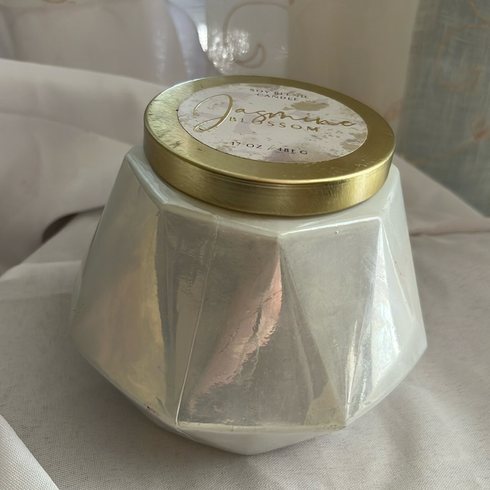 Jasmine Blossom Soy Blend Gem Candle 17oz Love in The Air